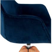 Chaise design de style scandinave à accoudoirs 'VOGAN' en velours bleu avec 4 pieds en bois naturel