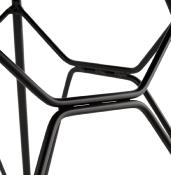 Chaise design 'Sländak Black' noire avec 4 pieds en métal noir