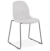 Chaise design empilable 'Teknik Black' en tissu gris clair pieds tréteaux en métal noir