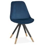 Chaise design 'Modena' en velours bleue avec 4 pieds en bois noir et métal brossé doré