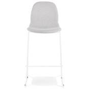 Tabouret de bar empilable design 'VERK' en tissu gris clair 4 pieds en métal blanc et dossier haut