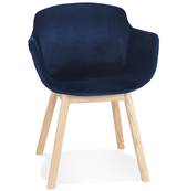 Chaise design à accoudoirs 'MAJESTY' en velours bleu et 4 pieds en bois naturel