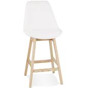 Tabouret de snack mi-hauteur design scandinave 'Chairman Mini' tissu bouclé blanc avec 4 pieds en bois naturel et dossier haut