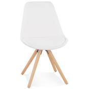 Chaise design style moderne 'FIRENZA' en tissu bouclé blanc avec 4 pieds en bois naturel