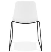 Chaise design empilable 'Style Black' blanche pieds tréteaux en métal noir