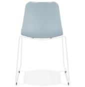 Chaise design empilable 'Style White' bleue pieds tréteaux en métal blanc