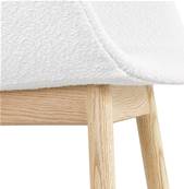 Chaise design à accoudoirs 'MAJESTY' en tissu bouclé blanc et 4 pieds en bois naturel
