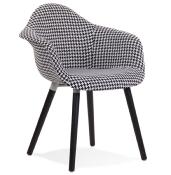 Chaise design scandinave à accoudoirs 'KOLOR' en tissu pied de poule blanc et noir 4 pieds en bois noir