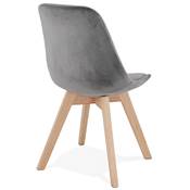 Chaise design 'Milano' en velours grise avec 4 pieds en bois naturel