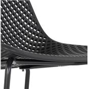 Chaise design intérieur / extérieur 'ZACK' assise noire perforée et 4 pieds en métal noir