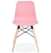Chaise scandinave design 'Sländak Woody' rose avec 4 pieds en bois naturel et métal noir