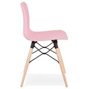 Chaise scandinave design 'Sländak Woody' rose avec 4 pieds en bois naturel et métal noir