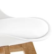 Chaise scandinave design 'Halmstad' blanche avec 4 pieds en bois naturel