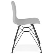 Chaise design 'Sländak Black' grise avec 4 pieds en métal noir