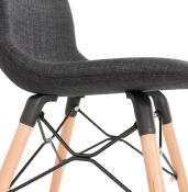 Chaise scandinave design 'Norsk Wood' en tissu gris avec 4 pieds bois naturel et métal noir