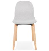 Chaise scandinave design 'Teknik Wood' en tissu gris clair avec 4 pieds en bois naturel