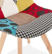 Chaise scandinave design 'Halmstad' en tissu patchwork avec 4 pieds en bois naturel