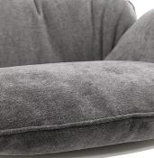 Fauteuil à bascule design scandinave à accoudoirs 'Cozy' tissu gris clair pieds bois métal chromé