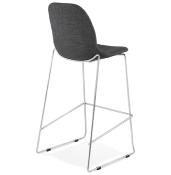 Tabouret de bar empilable design 'Verk' en tissu gris foncé avec 4 pieds en métal chromé et dossier haut