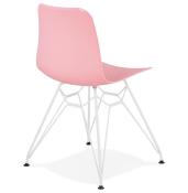 Chaise design 'Sländak White' rose avec 4 pieds en métal blanc