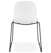 Chaise design empilable 'Teknik Black' blanche pieds tréteaux en métal noir