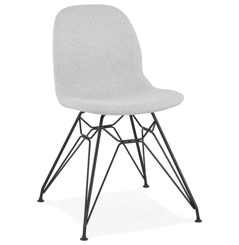 Chaise design 'Norsk Black' en tissu gris clair 4 pieds en métal noir