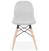 Chaise scandinave design 'Norsk Wood' en tissu gris clair avec 4 pieds en bois et métal noir