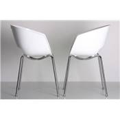 Chaise design 'Mosquito' blanche avec 4 pieds en métal chromé