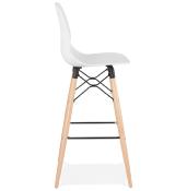 Tabouret de bar scandinave 'Greatwood' blanc 4 pieds bois repose pieds en métal noir et dossier haut