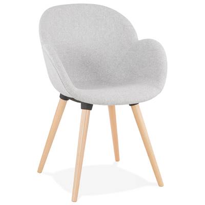 Chaise design scandinave à accoudoirs 'LOTUSTRÄ' en tissu gris claire avec 4 pieds en bois naturel