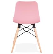 Chaise scandinave design 'Sländak Woody' rose avec 4 pieds en bois naturel et métal noir
