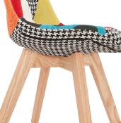 Chaise scandinave design 'Halmstad' en tissu patchwork avec 4 pieds en bois naturel