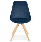 Chaise design 'Firenza' en velours bleue avec 4 pieds en bois naturel
