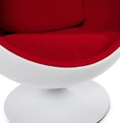 Fauteuil ‘Oeuf’ pivotant rouge et blanc