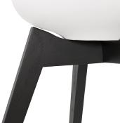 Chaise design 'Blackstad' blanche avec 4 pieds en bois noir