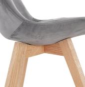 	Chaise design 'Milano' en velours grise avec 4 pieds en bois naturel